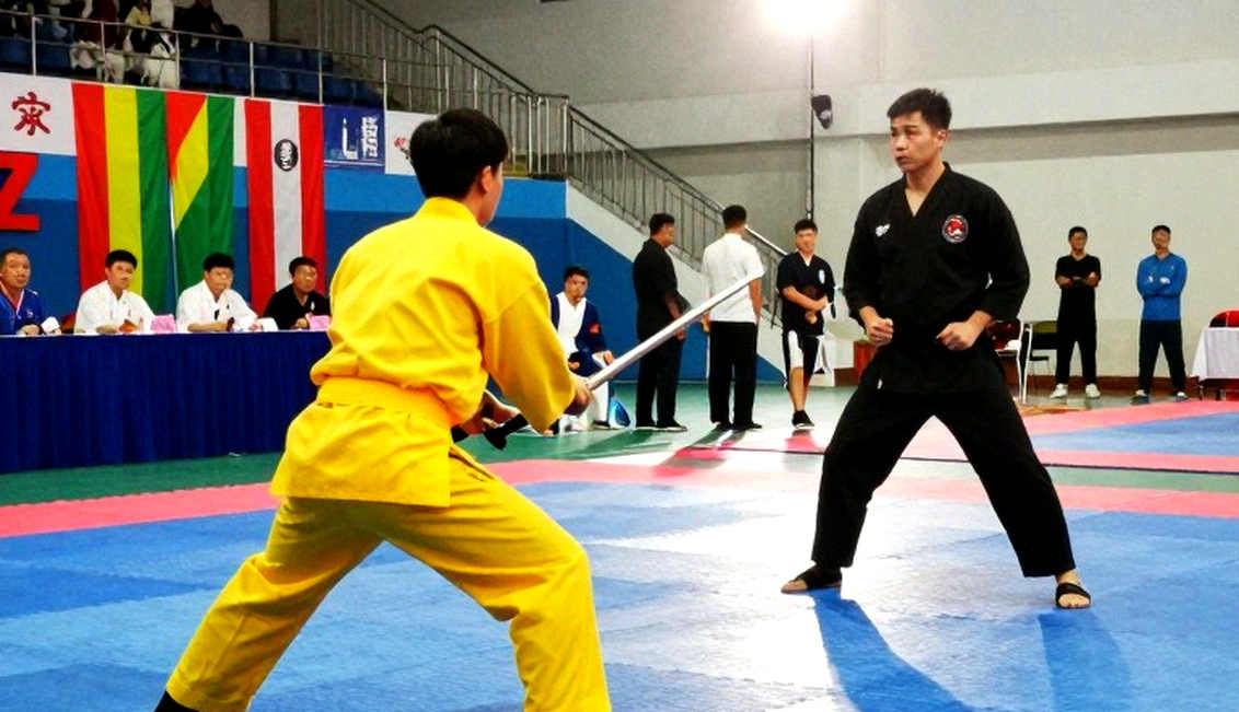 Khi Khán Đài Vắng Lặng: Nhịp Đập Thầm Kín Của Bóng Đá Việt Nam Khi Khán Đài Vắng Lặng: Nhịp Đập Thầm Kín Của Bóng Đá Việt Nam