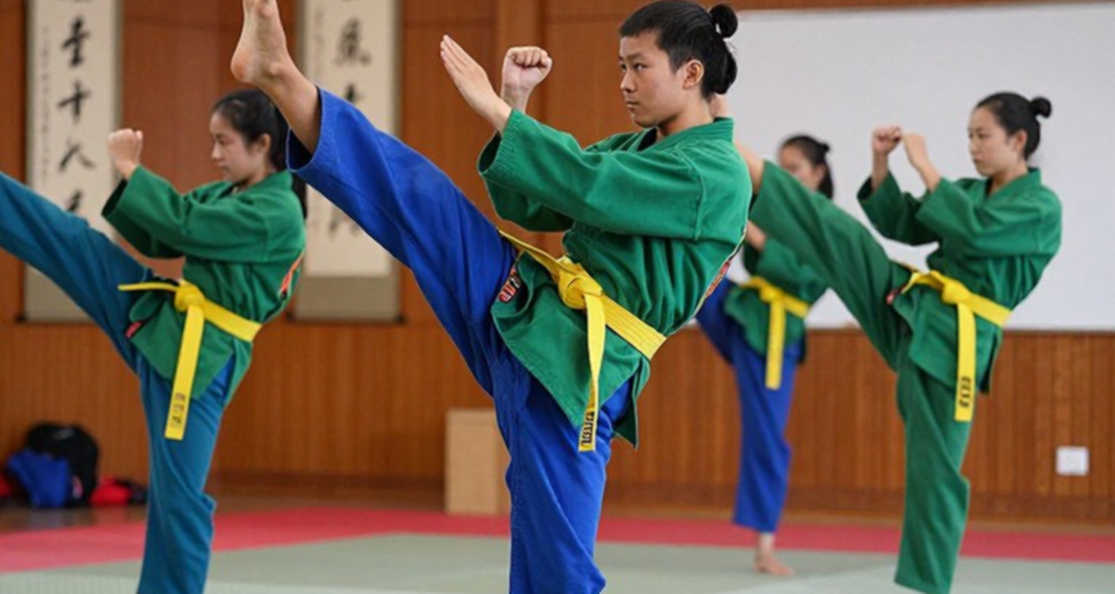 Raoni Barcelos và đêm tiếng chuông vang lên quá muộn Raoni Barcelos và đêm tiếng chuông vang lên quá muộn