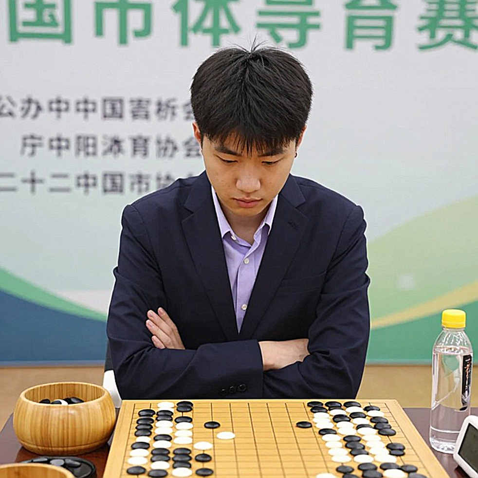 Từ hoàng hôn đến bình minh: ChessBase Magazine #225 và cách làng cờ đóng gói tri thức