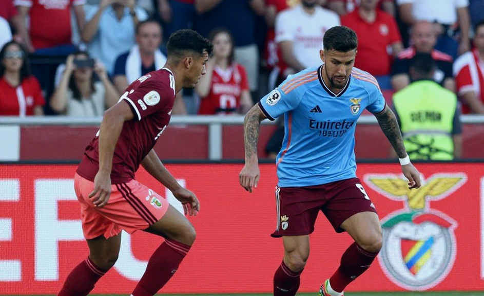 Coutinho Signs With Santos Until Year-End: Shirt No. 11, a Thank-You to Neymar, and the Two-No.10s Problem at 33 Coutinho Signs With Santos Until Year-End: Shirt No. 11, a Thank-You to Neymar, and the Two-No.10s Problem at 33
