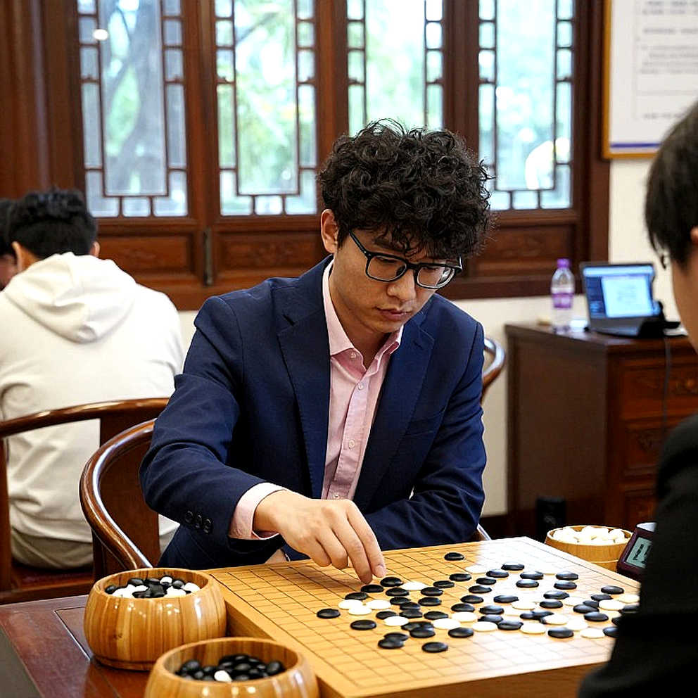 Elon Musk vs Chess.com: Cờ vua có bị AI 'giải quyết' hay không? Tranh cãi nảy lửa trên X