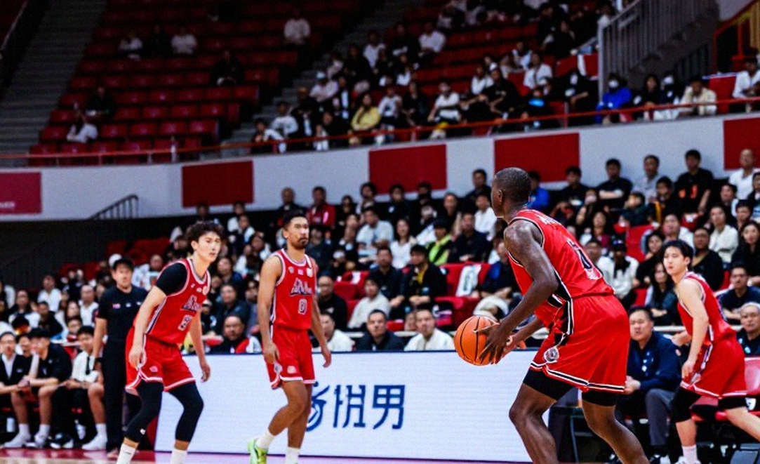 Scottie Thompson và lời tri ân dành cho 'Người cha' Tim Cone và 'Huyền thoại' Justin Brownlee Scottie Thompson và lời tri ân dành cho 'Người cha' Tim Cone và 'Huyền thoại' Justin Brownlee