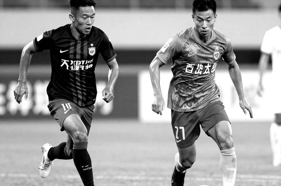 Dortmund hòa Union 0-0: Karetsas chấn thương sau tám phút trở lại, ngôi đầu tạm thời mong manh