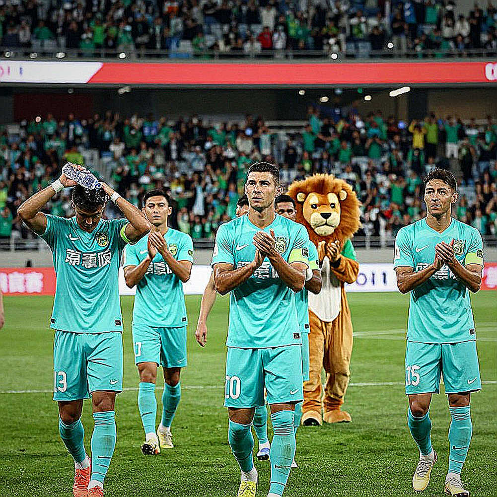 "Trận đấu của nỗi hổ thẹn" — Dugarry, Messi và nền kinh tế ngầm của bóng đá giao hữu