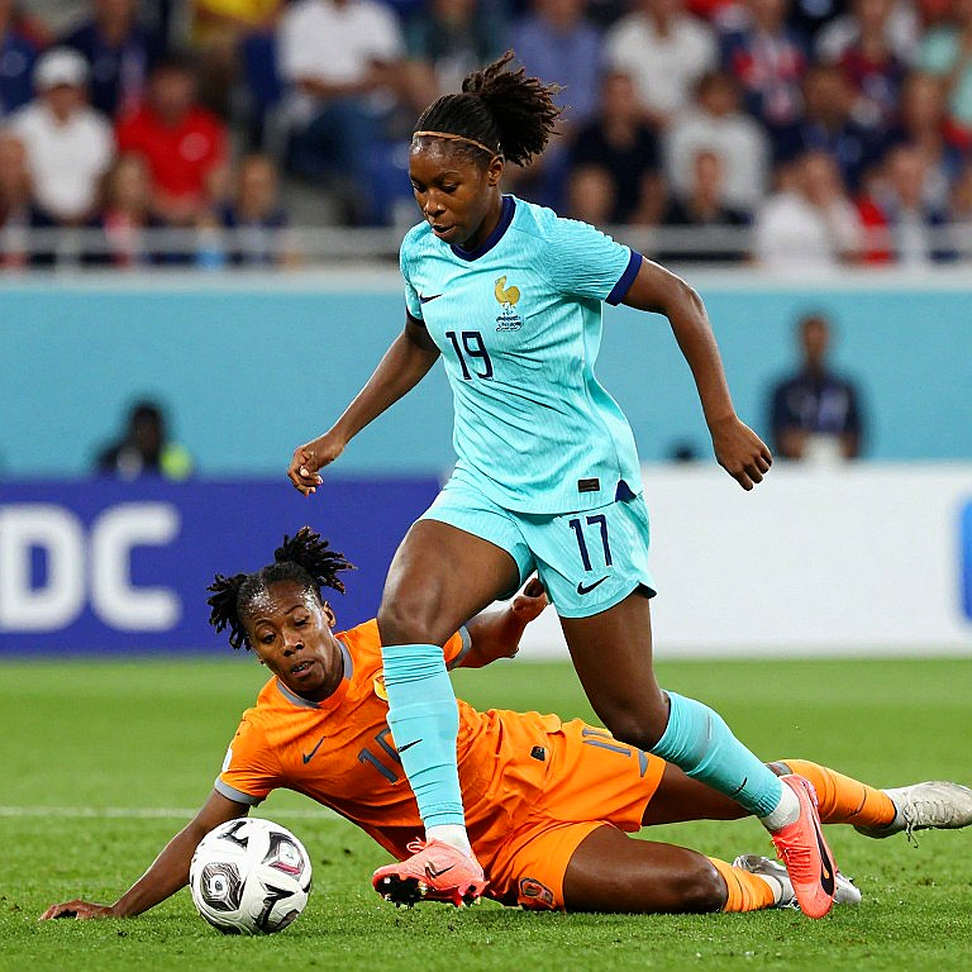 Vietnamese Football: The National Team's Glow Is Hiding a V.League That Is Dismantling Itself Vietnamese Football: The National Team's Glow Is Hiding a V.League That Is Dismantling Itself