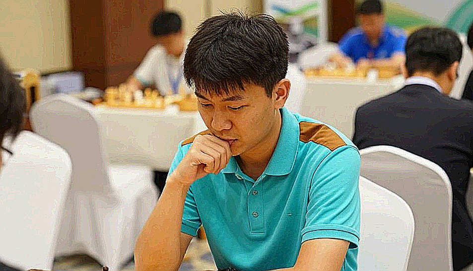 ChessBase Magazine #225: When the Headline Walks Off the Board