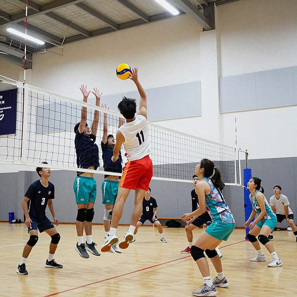 Cậu bé 13 tuổi 2,10m của Qatar gây sốc với 12 điểm và 5 đòn block, Qatar thua 0-3 trước Thái Lan tại Asian Volleyball Championship