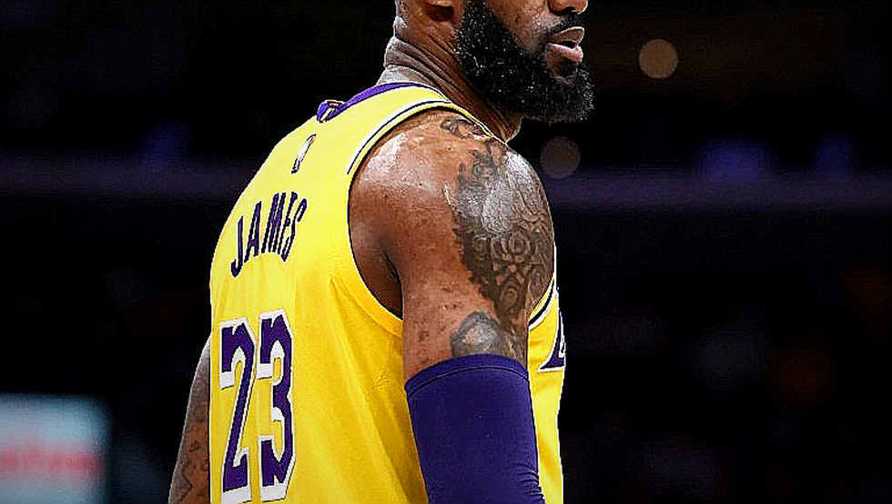 Anadolu Efes vô địch VTB Super Cup: Mike James và những khoảng trống dữ liệu